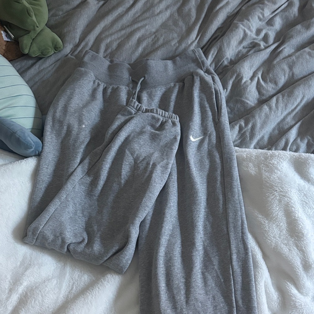 Nike women sweats size M